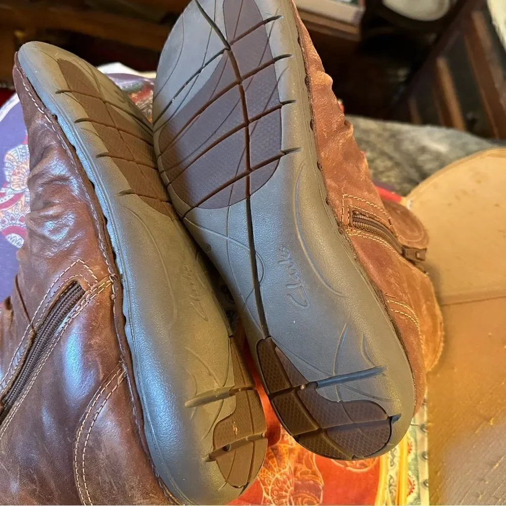 ✨ Clark’s brown leather slip on bootie, side zipper sz 8.
